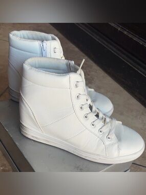 Women’s White High-Top Sneakers Zip Closure